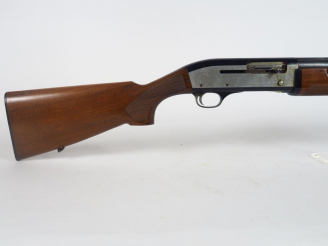 Vente aux enchères Fusil semi automatique calibre 12/76 modèle FRANCHI 520 Hunter, crosse