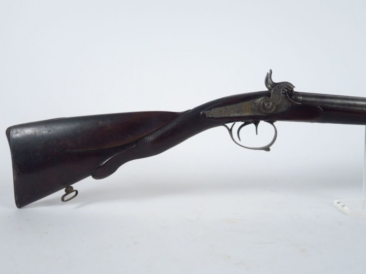 Fusil juxtaposé à percussion et platine à l'arrière signé à l'or sur l
