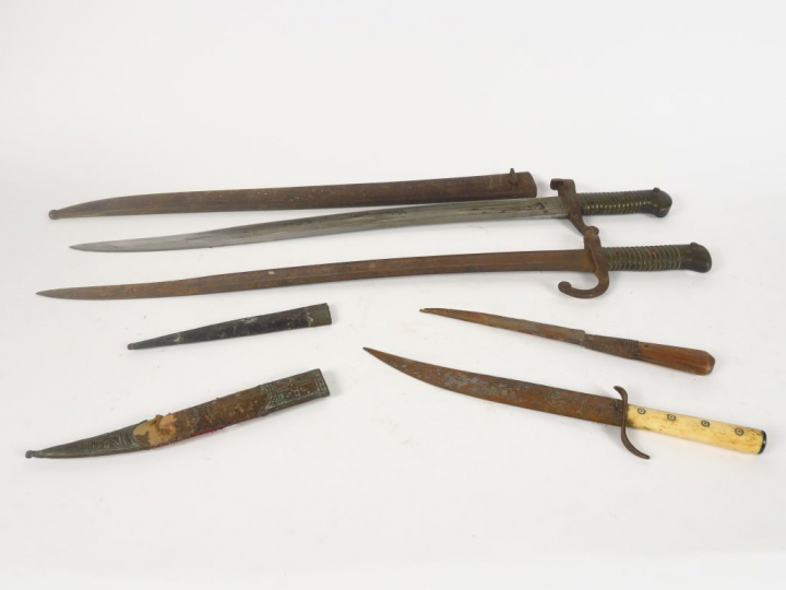 Sabre baïonnette Yatagan réglementaire Français modèle 1842. Lame vier