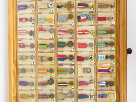 Extraordinaire collection de plus de 130 réductions de décorations tan