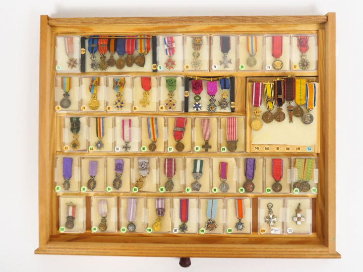 Extraordinaire collection de plus de 130 réductions de décorations tan