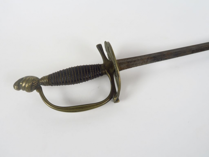 Epée d'officier français modèle 1812, monture bronze, plateau de garde