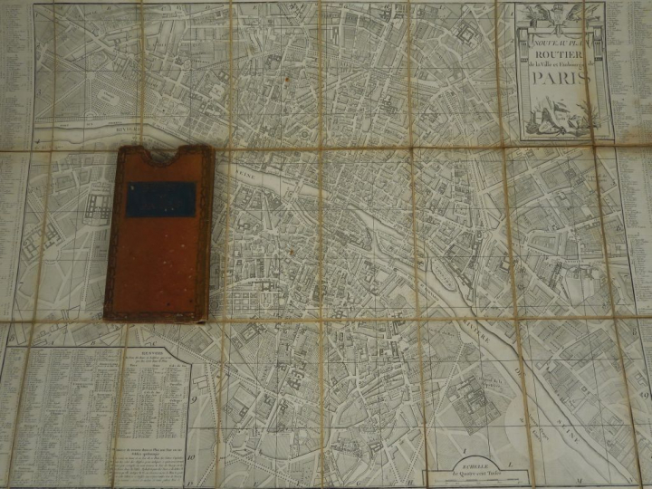 NOUVEAU PLAN DE PARIS en 1781. Plan en 24 ff. in-12. entoilé présenté 