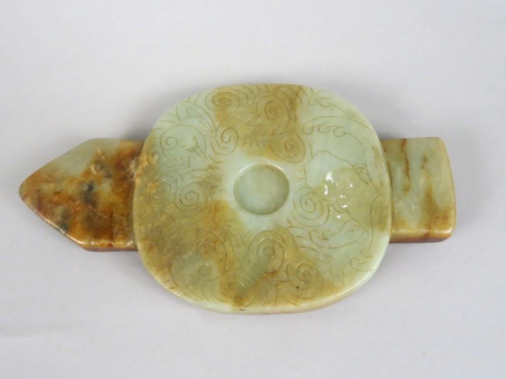 Lame en jade céladon de style archaïque. Chine, fin du XIXème siècle. 