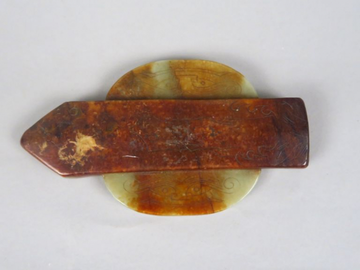 Lame en jade céladon de style archaïque. Chine, fin du XIXème siècle. 