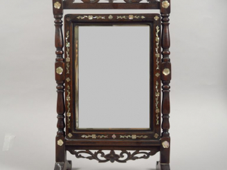 Vente aux enchères Deux miroirs en bois de rose et incrustations de nacre. Indochine, ver