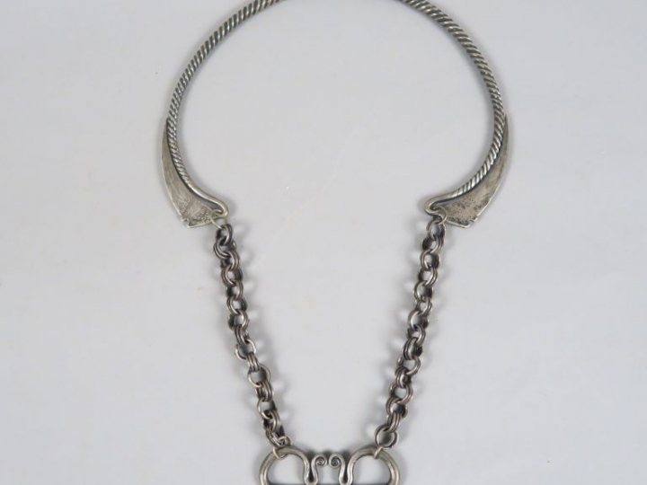 Collier Hmong en argent.  Poids. 297 gr