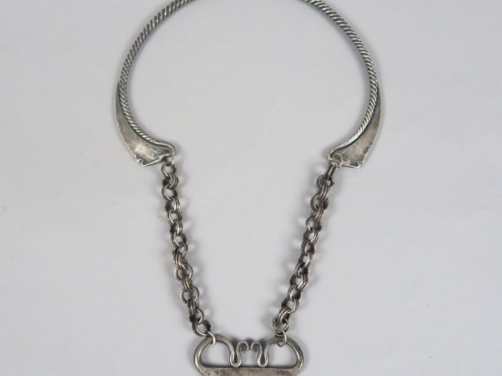 Collier Hmong en argent.  Poids. 297 gr
