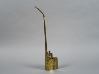 Vente aux enchères Pipe à eau en cuivre, à décor de caractères de longévité. Indochine, v