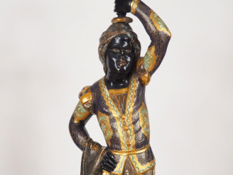 Vente aux enchères Paire de porte torchères Napoléon III en bois sculpté polychrome  H. 1