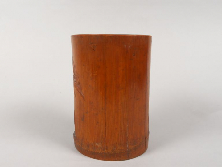 Porte-pinceaux en bambou, à décor sculpté de lettrés.  Chine, vers 192