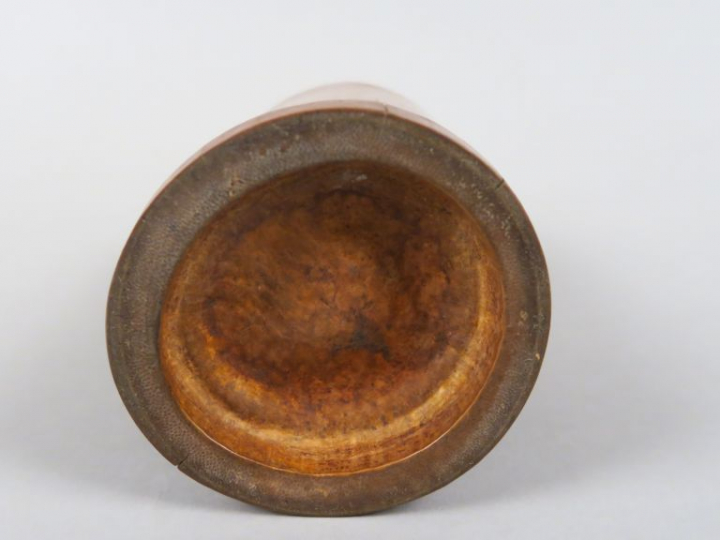 Porte-pinceaux en bambou, à décor sculpté de lettrés.  Chine, vers 192