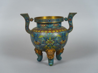 Vente aux enchères Brûle-parfum tripode en bronze et émaux cloisonnés, décor polychrome s