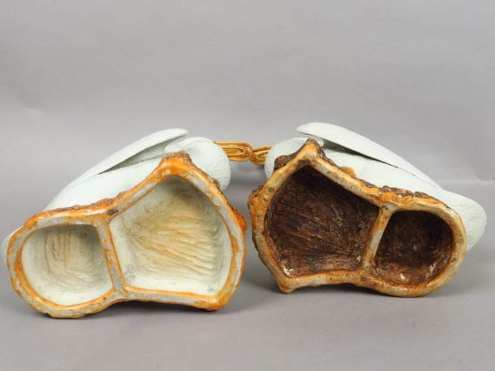 Couple d’oies en porcelaine blanche. Chine, XIXème siècle. H. 31,5 cm 