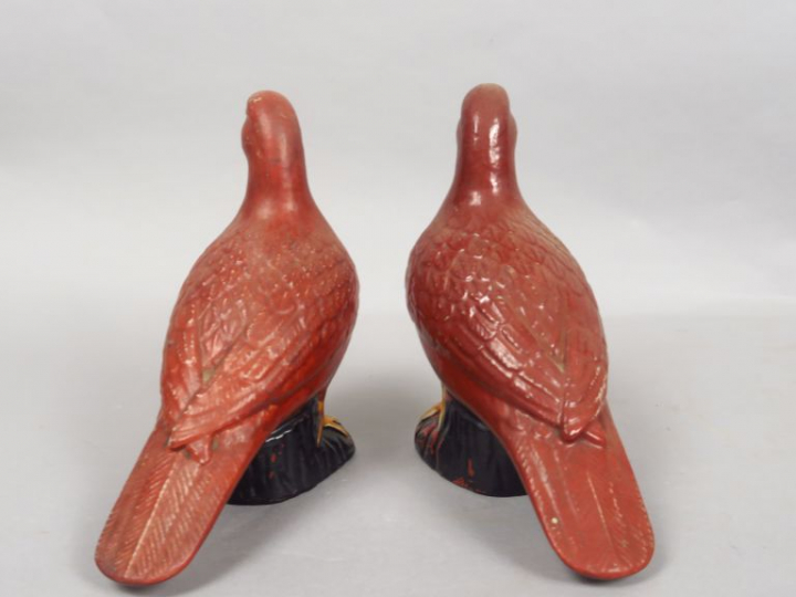 Couple de pigeons en terre cuite émaillée sang de bœuf. Chine, XIXème 