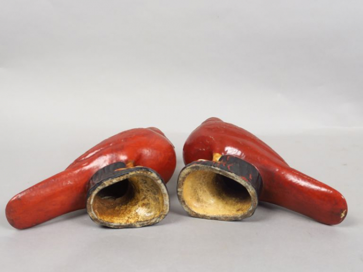 Couple de pigeons en terre cuite émaillée sang de bœuf. Chine, XIXème 