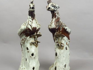 Vente aux enchères Couple d’oiseaux fohang en porcelaine blanche partiellement laquée. Ch