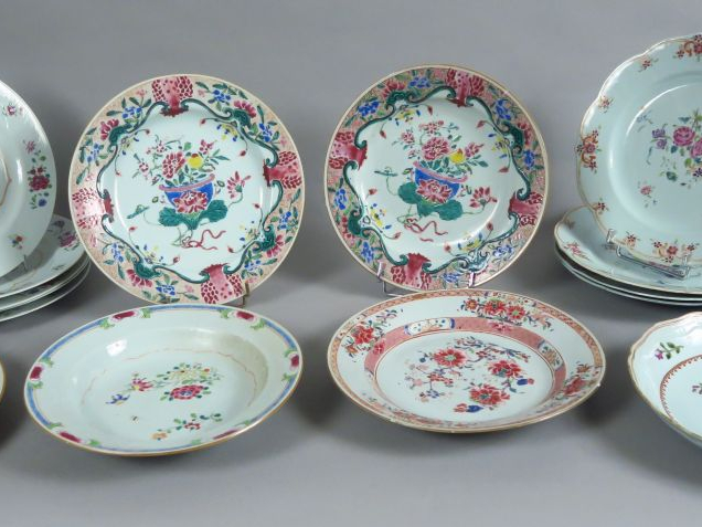 Bel ensemble de porcelaines de commande en émaux de la famille rose, à