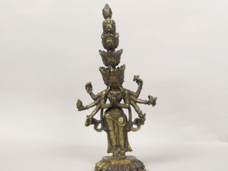 Vente aux enchères Sujet en alliage de cuivre représentant Aryâvalokiteshvara à onze tête