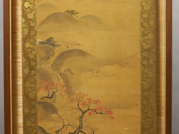 Kakemono au lavis et couleurs légères sur soie représentant un paysage