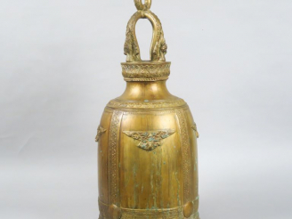 Vente aux enchères Cloche de temple en bronze dont l'anse est ornée  d'oiseaux stylisés  