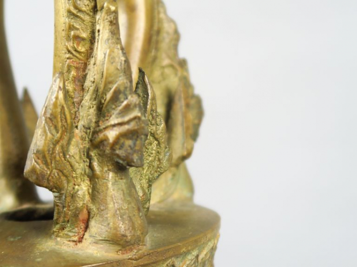Cloche de temple en bronze dont l'anse est ornée  d'oiseaux stylisés  