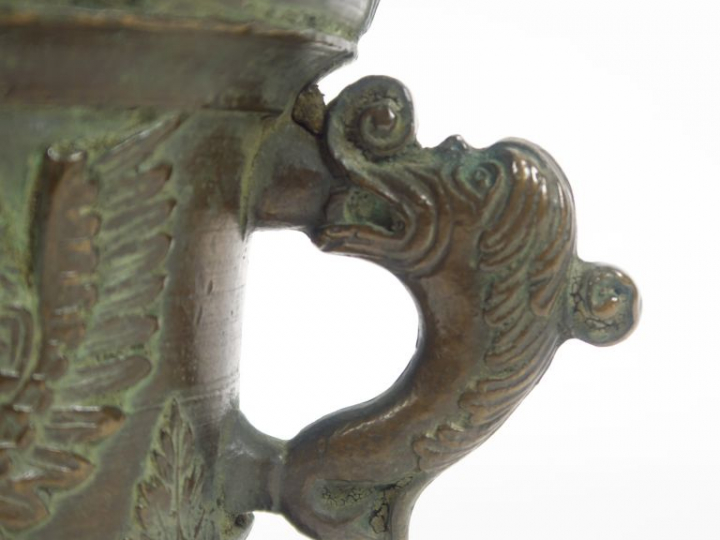 Mortier XVIème en bronze à décor d'ange prises en forme de chimères. D