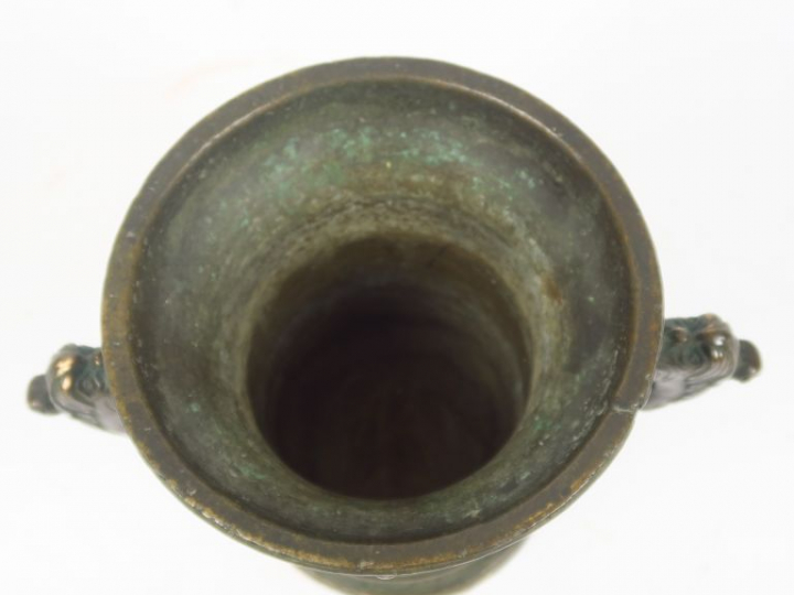 Mortier XVIème en bronze à décor d'ange prises en forme de chimères. D