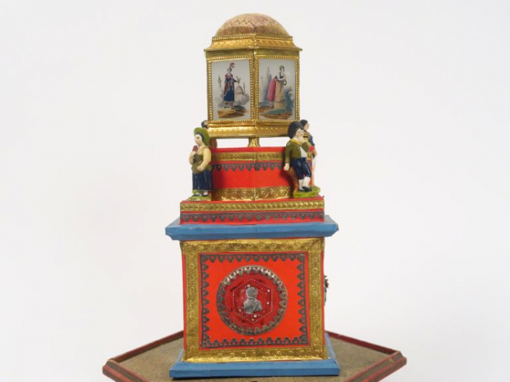 	Ecrin à bijoux Restauration en bois polychrome, papier mâché, verre, 