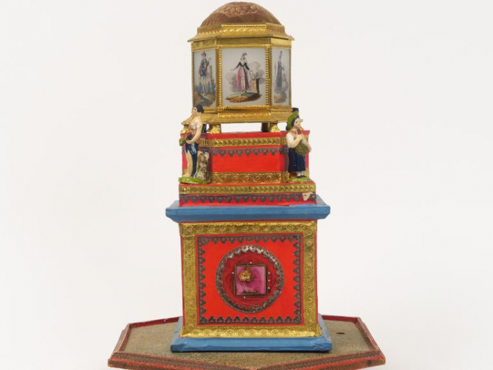 	Ecrin à bijoux Restauration en bois polychrome, papier mâché, verre, 