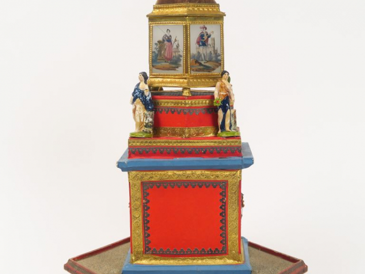 	Ecrin à bijoux Restauration en bois polychrome, papier mâché, verre, 
