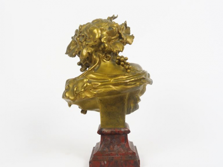J.B. CARPEAUX  "Bacchus" Sculpture en bronze doré sur un socle en marb