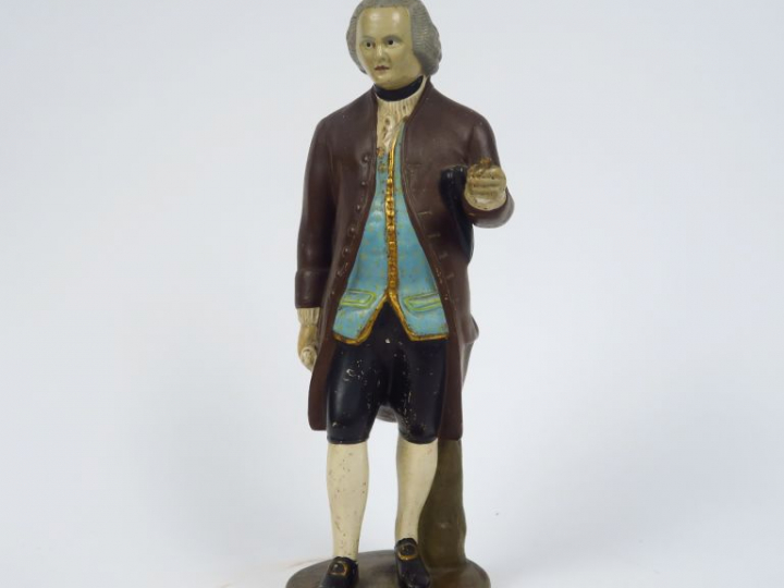 Sujet XIXème en plâtre polychrome "Gentilhomme". H. 39 cm (Egrenures)