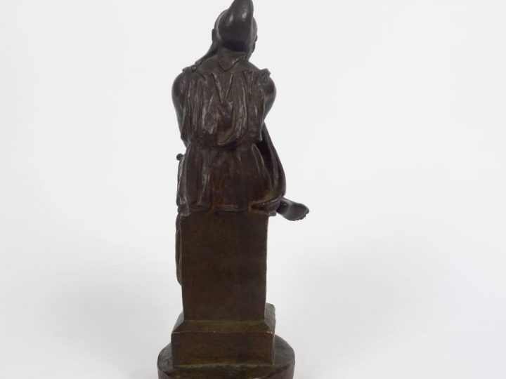 F. SANZEL. Sculpture en bronze à patine médaille représentant une actr