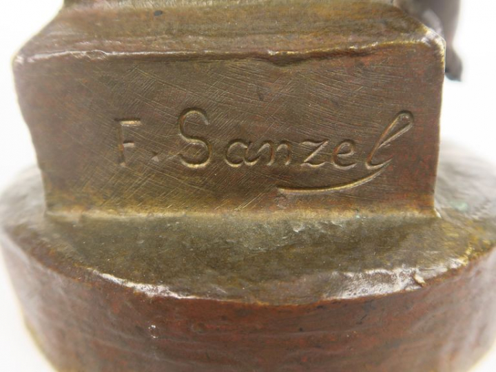 F. SANZEL. Sculpture en bronze à patine médaille représentant une actr