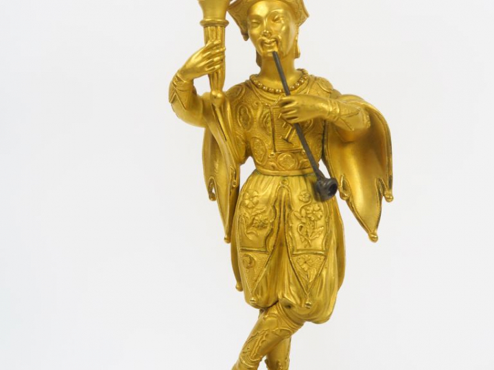 Paire de candélabres Restauration "aux chinois" en bronze bicolore à p