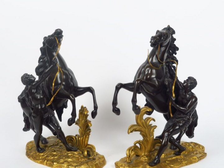 COUSTOU. "Les chevaux de Marly". Paire de sculptures en bronze à patin