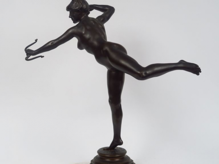 A. FALGUIERES. "Diane chasseresse". Sculpture en bronze à patine brune