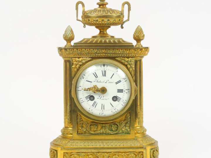 Pendule borne Louis XVI en bronze doré. Cadran signé Imbert L'ainet à 