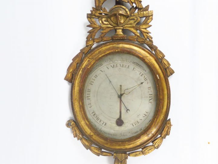 Baromètre début XIXème de style Louis XVI en bois et stuc doré, fronto