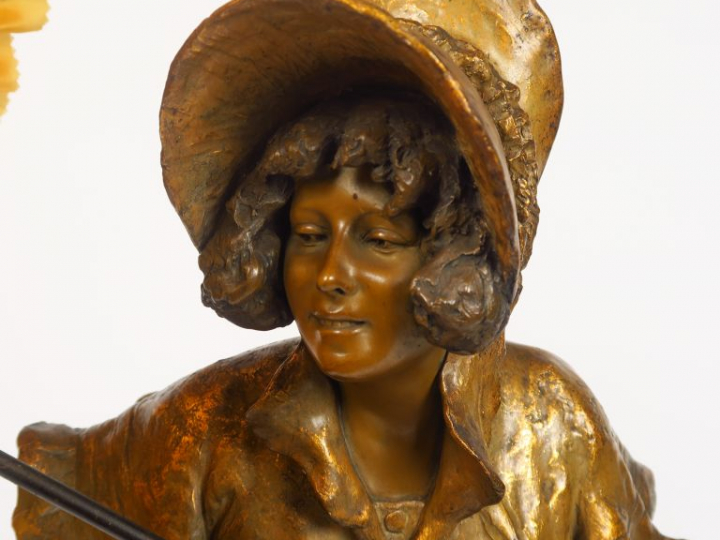 GOLDSCHEIDER  "Jeune fille à l'ombrelle"  Sculpture Art Nouveau en stu