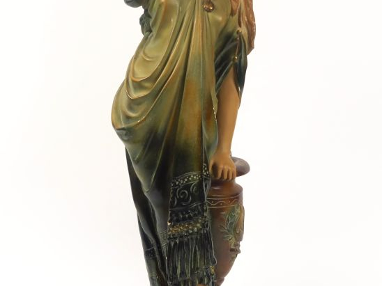 "Sapho". Sculpture 1900 en stuc polychrome.  H. 85 cm (égrenures)