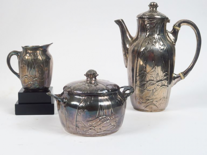 GALLIA. Service à café Art Nouveau en métal argenté : une verseuse, un