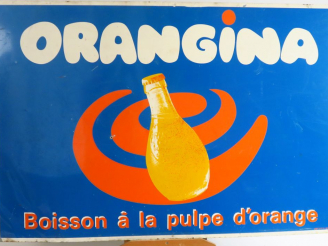 Vente aux enchères Plaque publicitaire émaillée "Orangina".  Dim. 75 x 112,5 cm