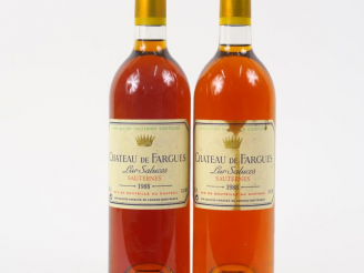 Vente aux enchères 2 BOUTEILLES CHÂTEAU DE FARGUES SAUTERNES - 1988 - BG++/1 ETLT