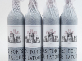 Vente aux enchères 4 BOUTEILLES LES FORTS DE LATOUR PAUILLAC - 2009 - CBO