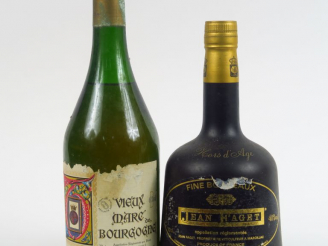 Vente aux enchères 2 BOUTEILLES : 1 FINE BORDEAUX FAGET - 1 VIEUX MARC DE BOURGOGNE