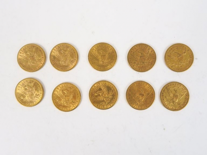 10 pièces de 5 dollars or, 1882.  FRAIS ACHETEURS : 5% TTC