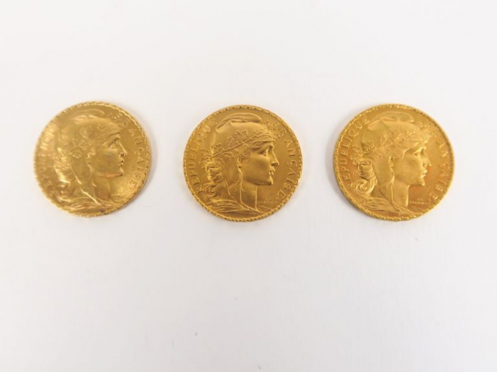 Lot comprenant :  - une pièce de 20 Francs or 1911 - deux pièces de 20