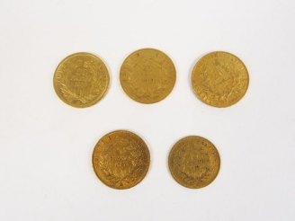Vente aux enchères Lot comprenant : - une pièce de 20 Francs or 1851-A - une pièce de 20 